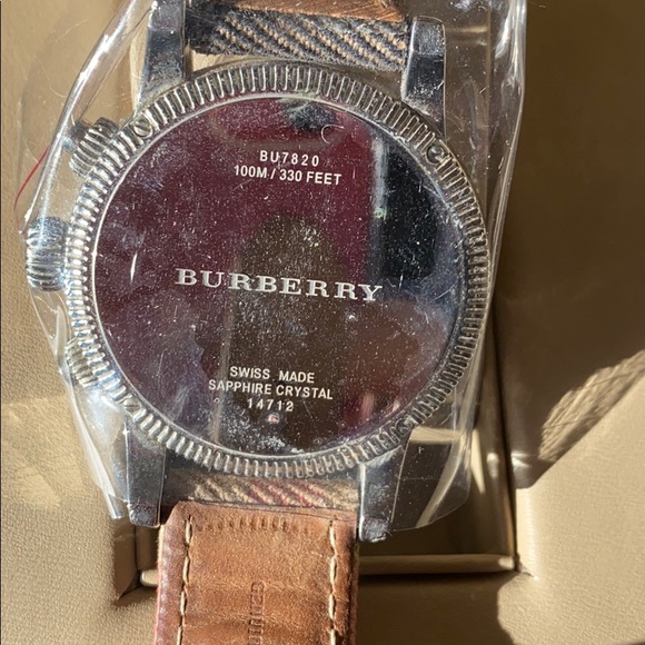 It is an 100% authentic Burberry watch. - Picture 5 of 9